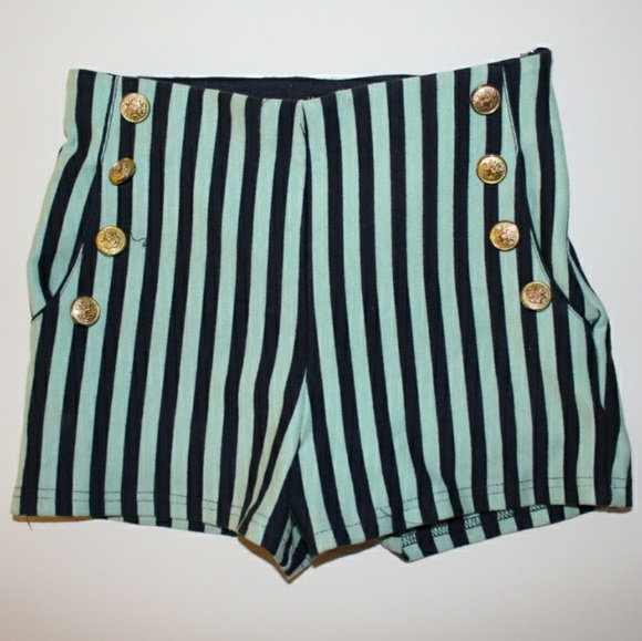 Beautiful sailor shorts!⛵ - Picture 1 of 4